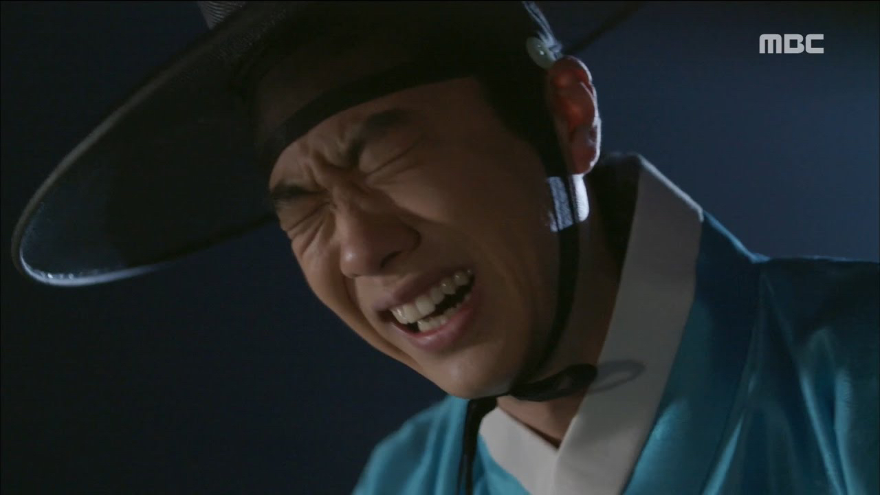 A moment captured by a fan of Yoon Kyunsang