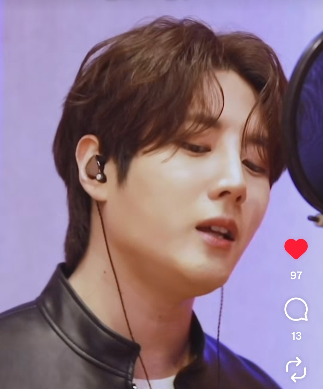 粉絲拍下的金俊賢瞬間