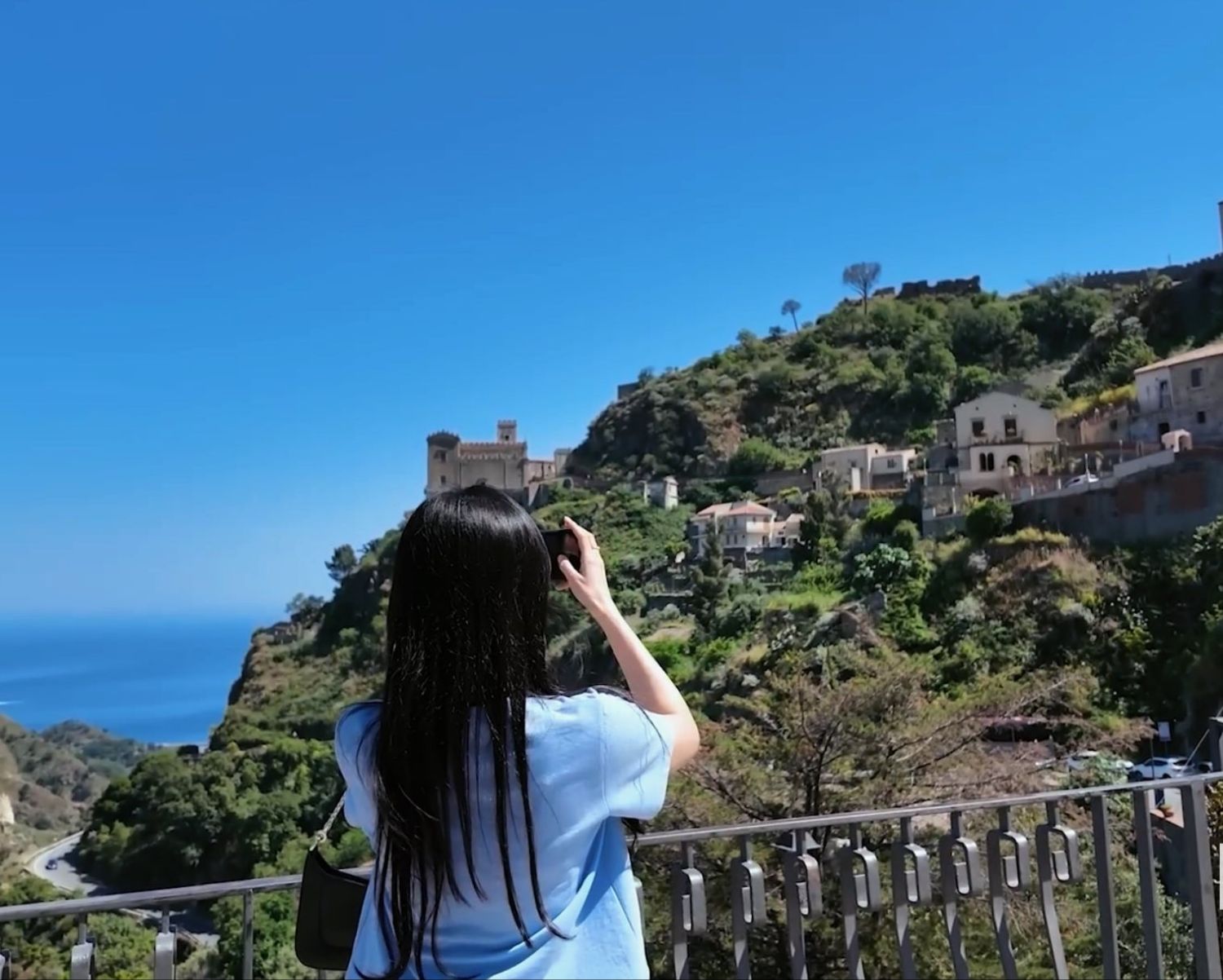 Behind-the-scenes cut of Kim Jiwon