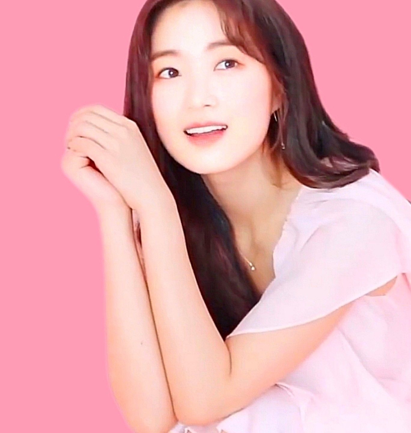 Behind-the-scenes cut of Kim Hyeyoon