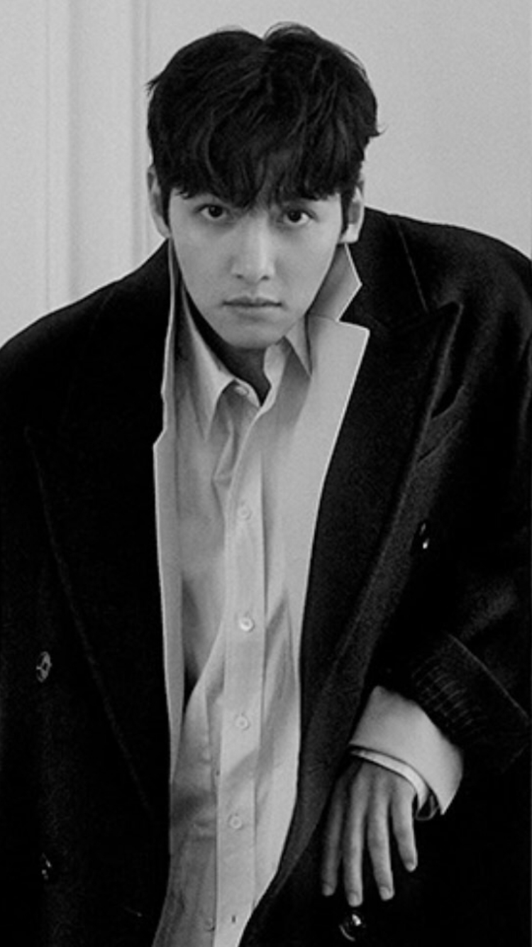 Emotional wallpaper shared by fans for Ji Changwook