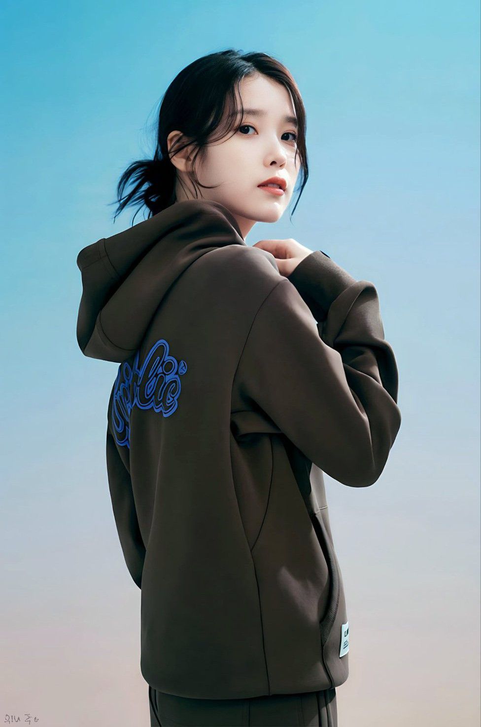 Behind-the-scenes cut of IU