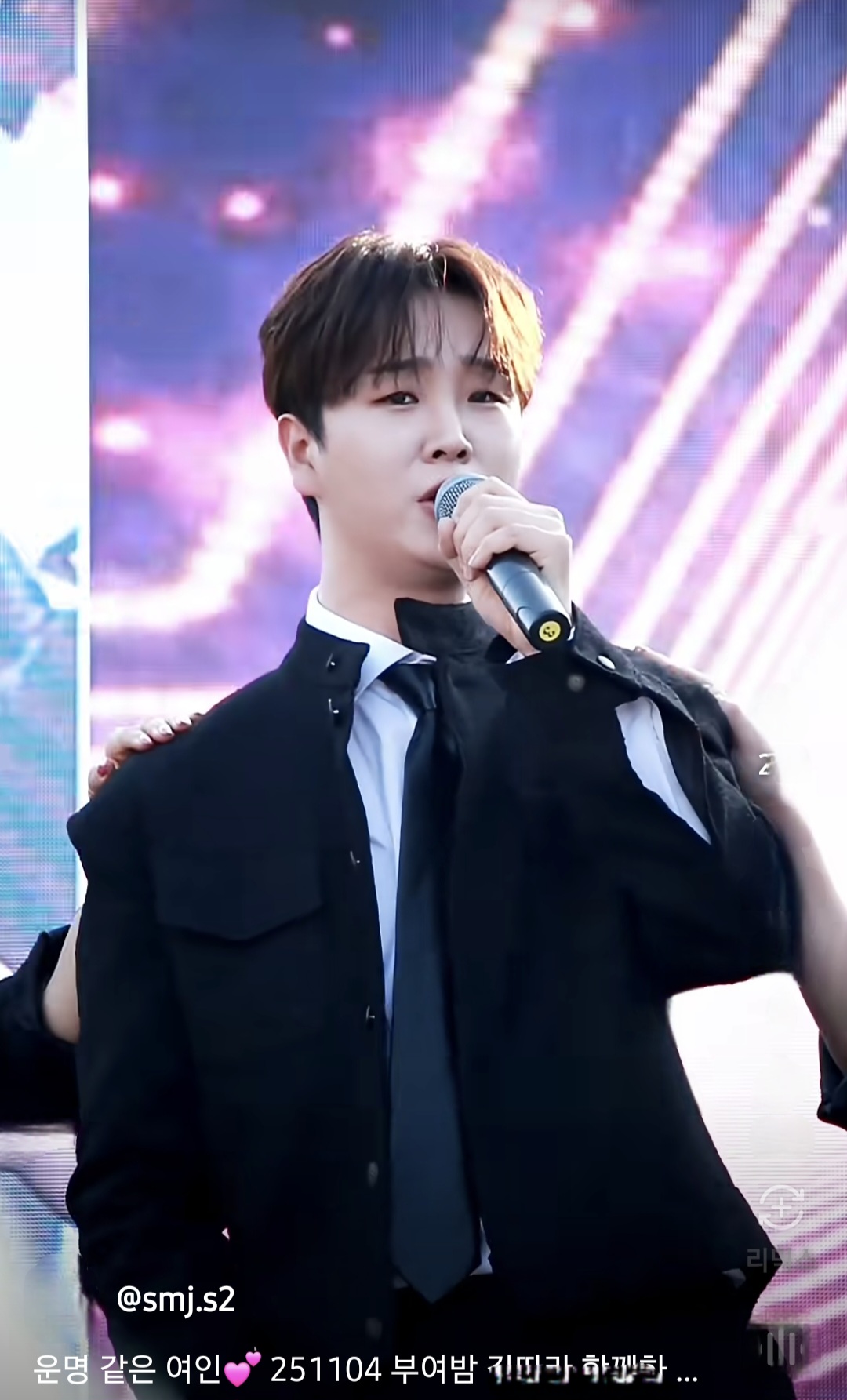 A moment captured by a fan of Song Minjun