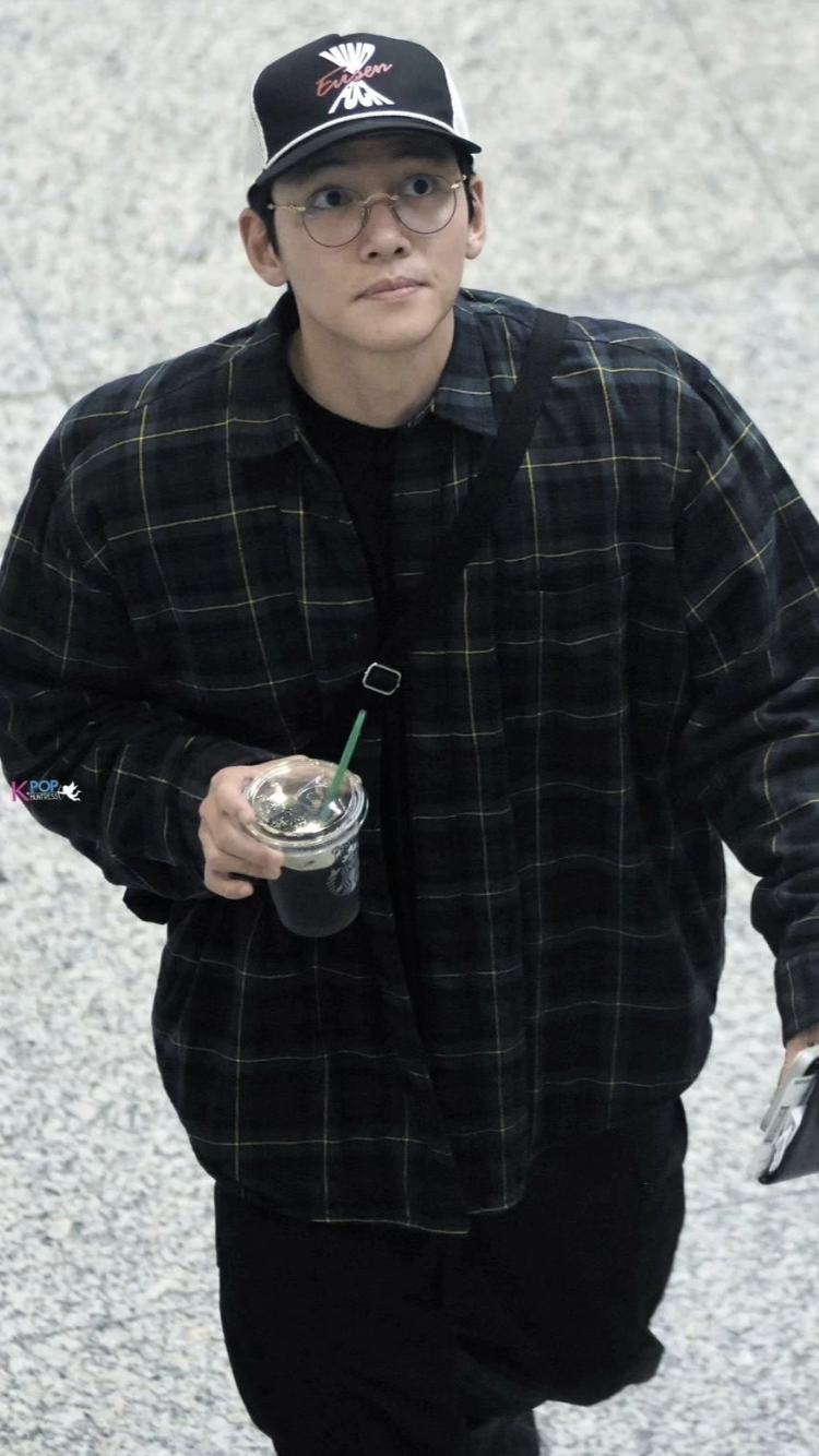 Emotional wallpaper shared by fans for Ji Changwook