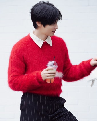 Behind-the-scenes cut of Hwang Inyoup