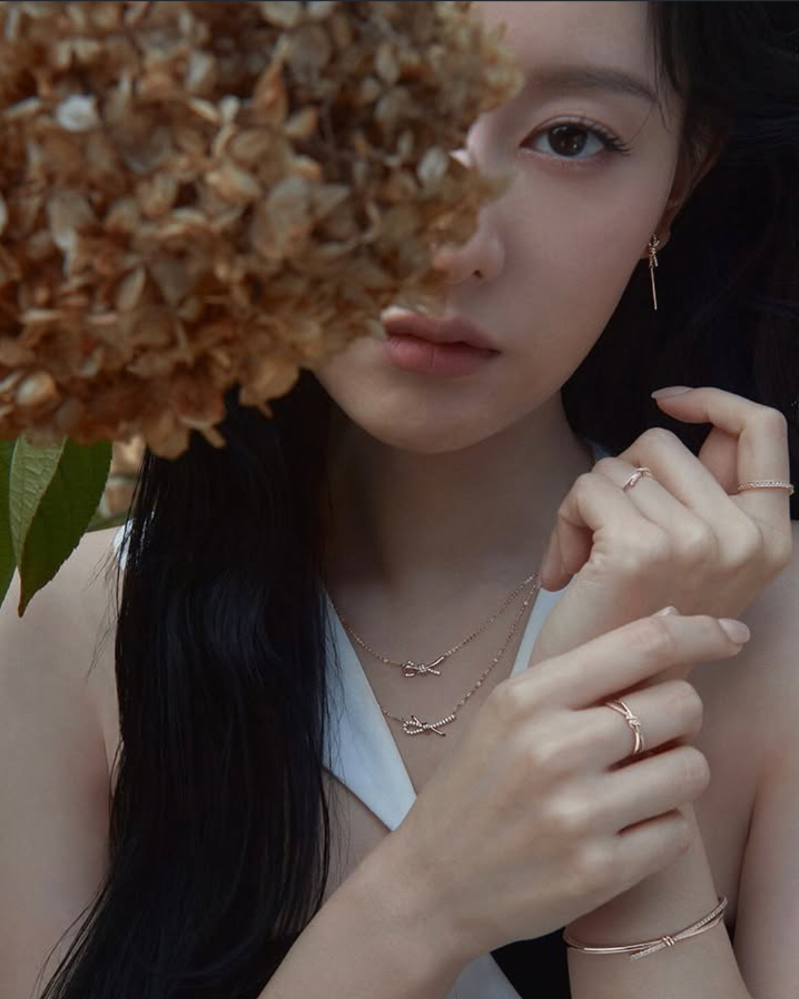 Behind-the-scenes cut of Kim Jiwon