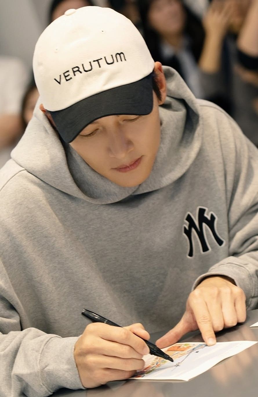 A moment captured by a fan of Ji Changwook