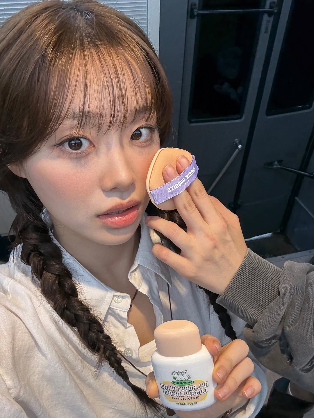 Behind-the-scenes cut of Chuu