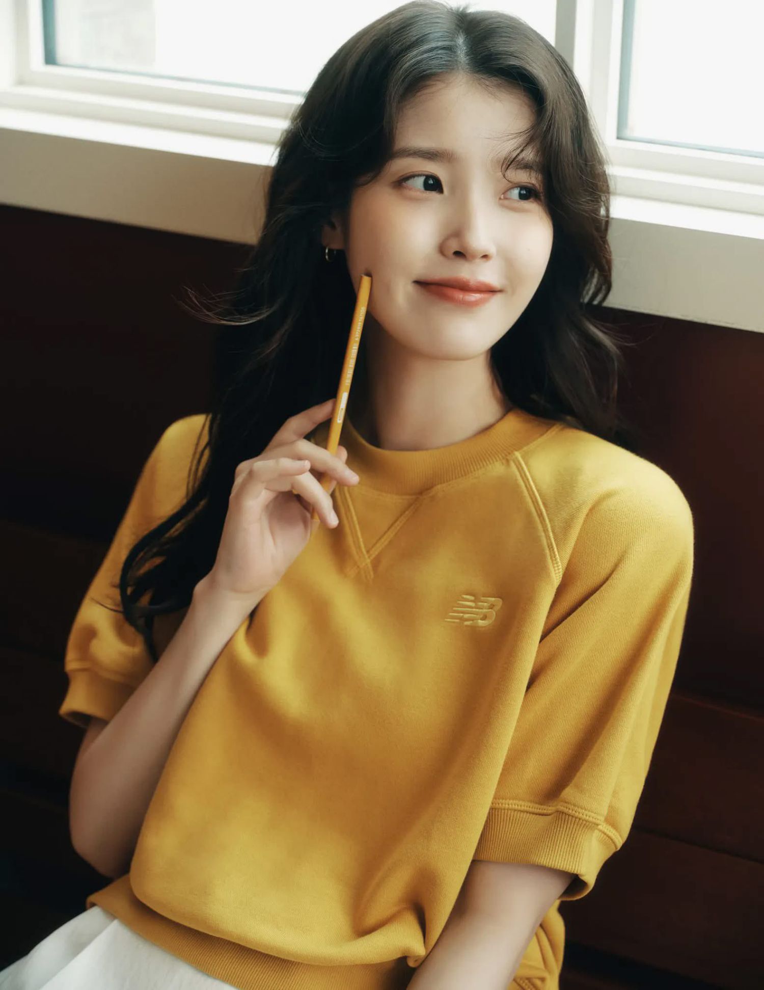 Behind-the-scenes cut of IU