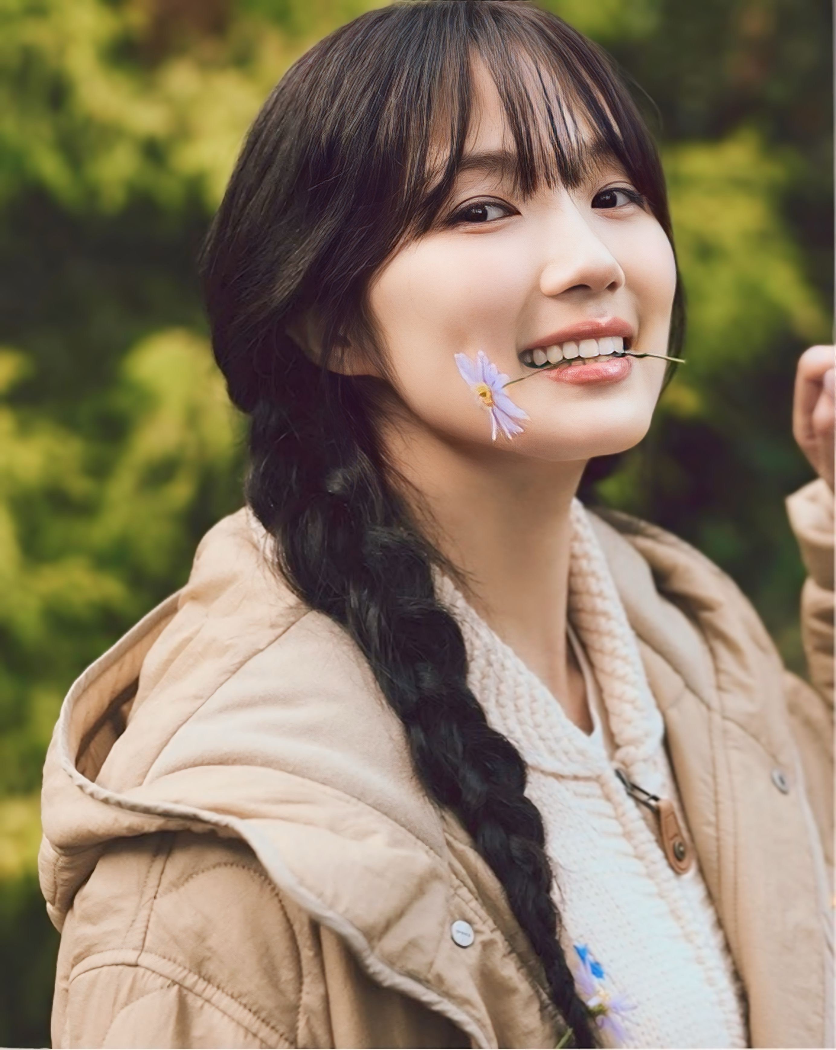 Behind-the-scenes cut of Kim Hyeyoon