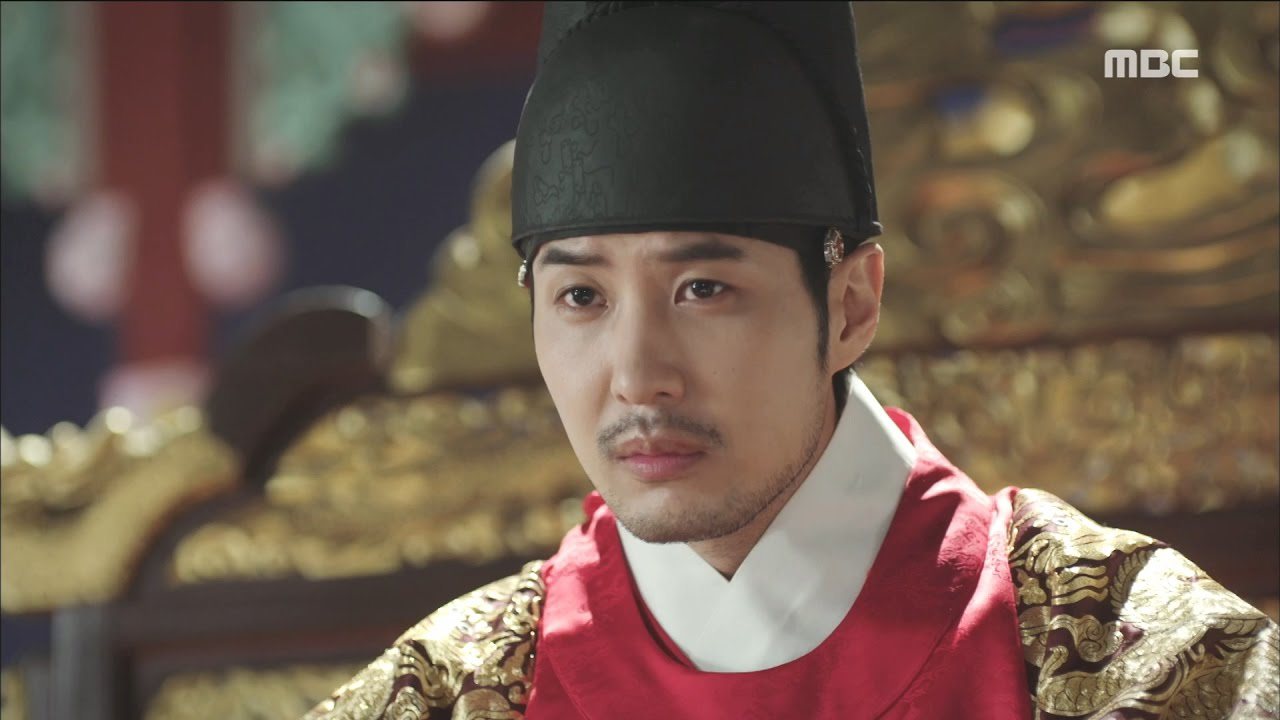 A moment captured by a fan of Yoon Kyunsang