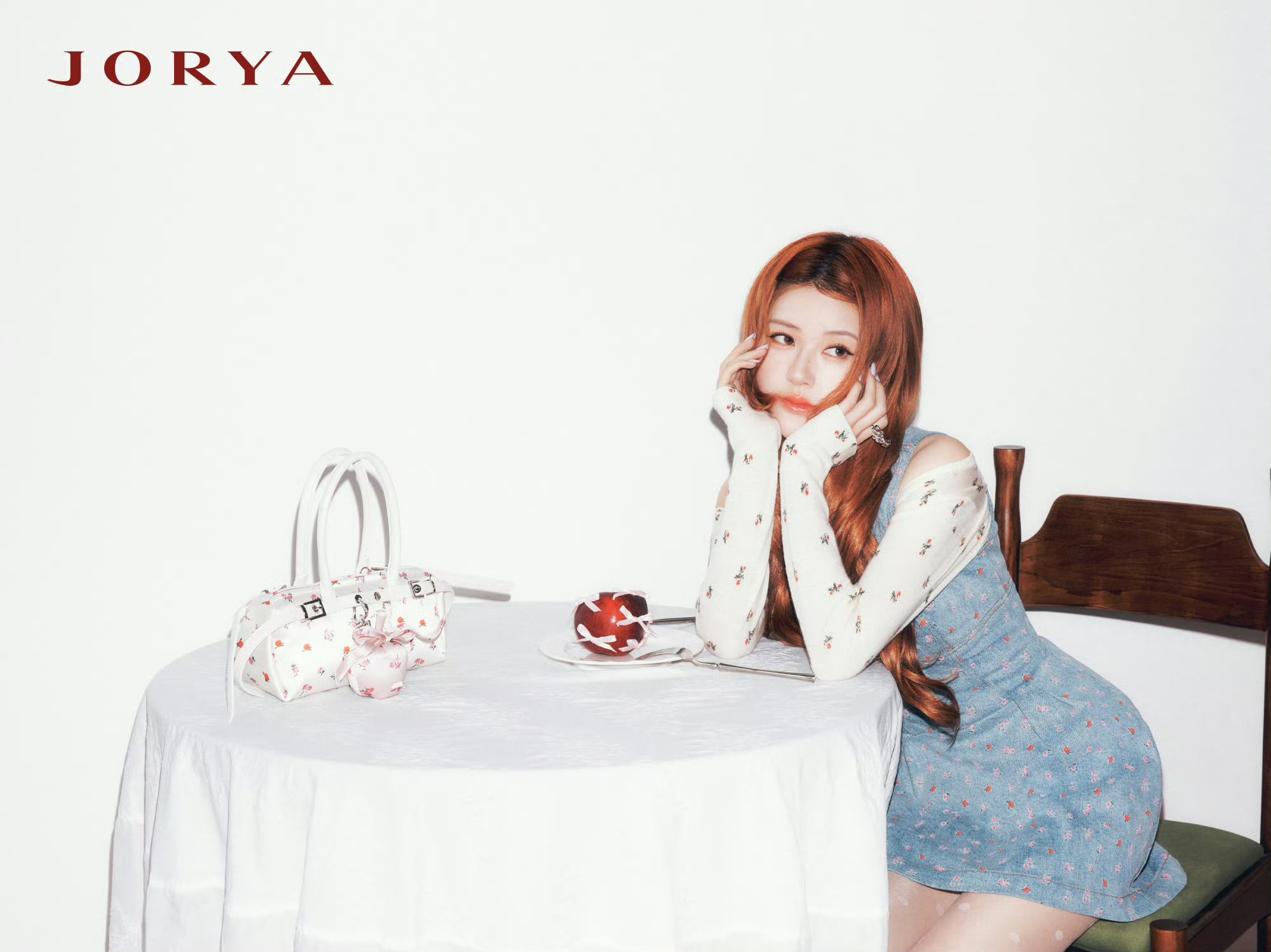 A moment captured by a fan of Zhao Lusi