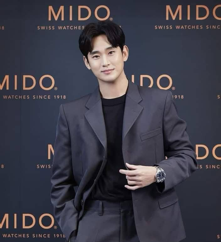 김수현의 최신 사진