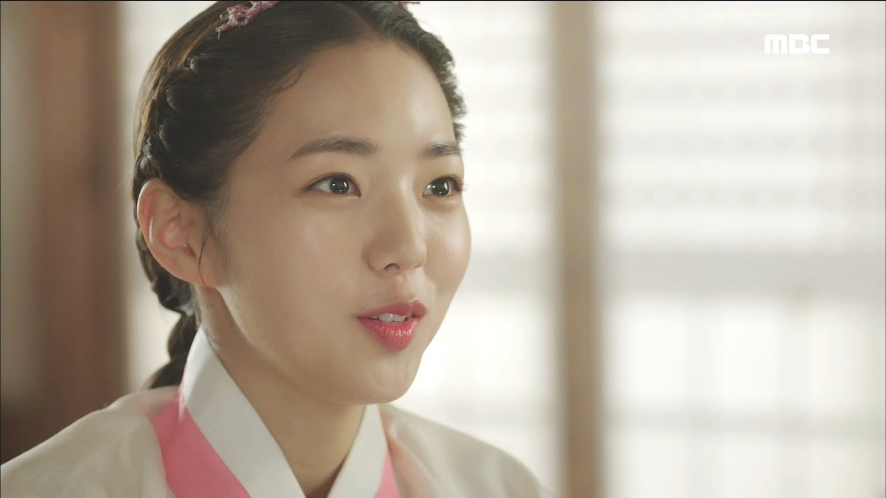 A moment captured by a fan of Yoon Kyunsang