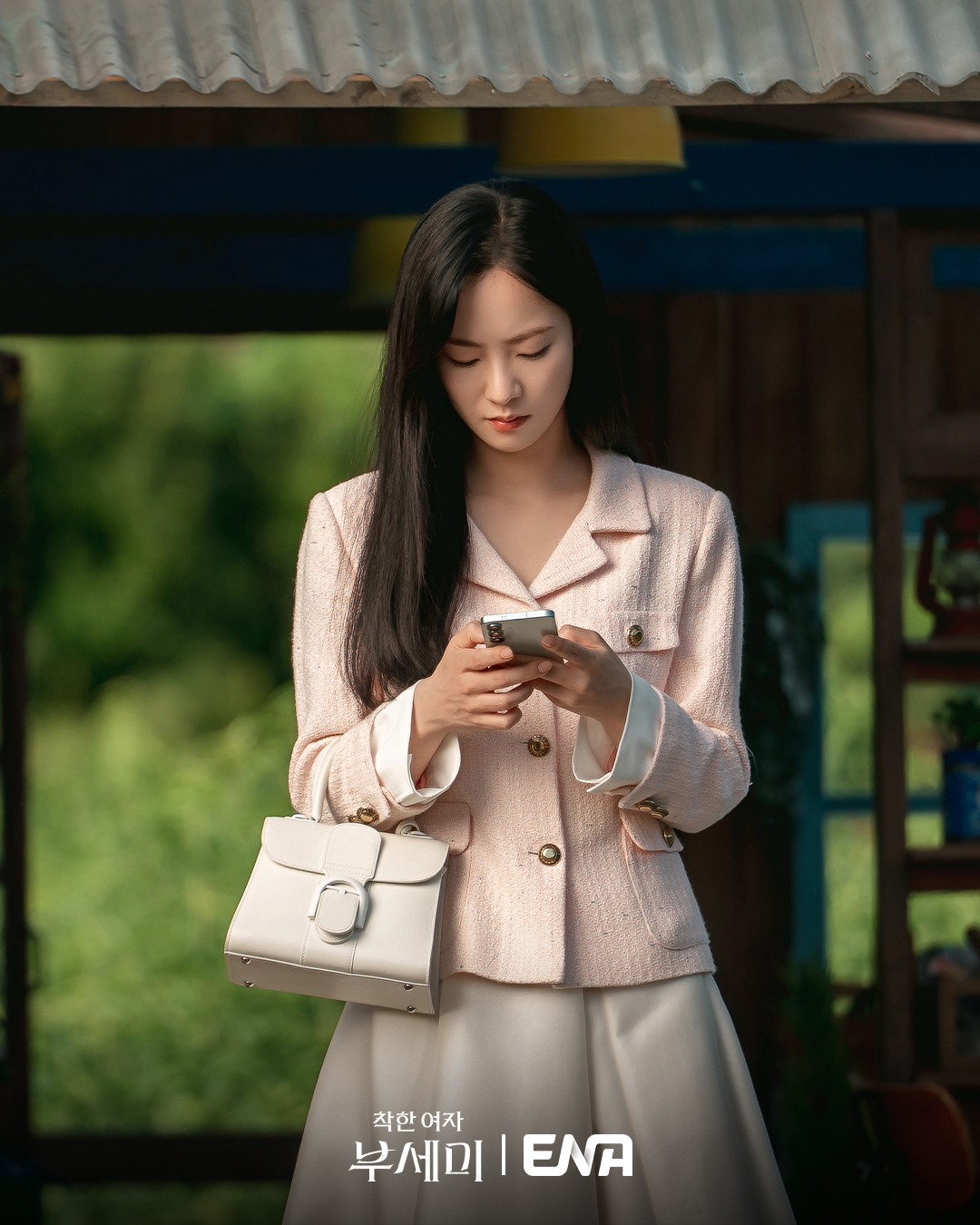 Behind-the-scenes cut of Jeon Yeobeen