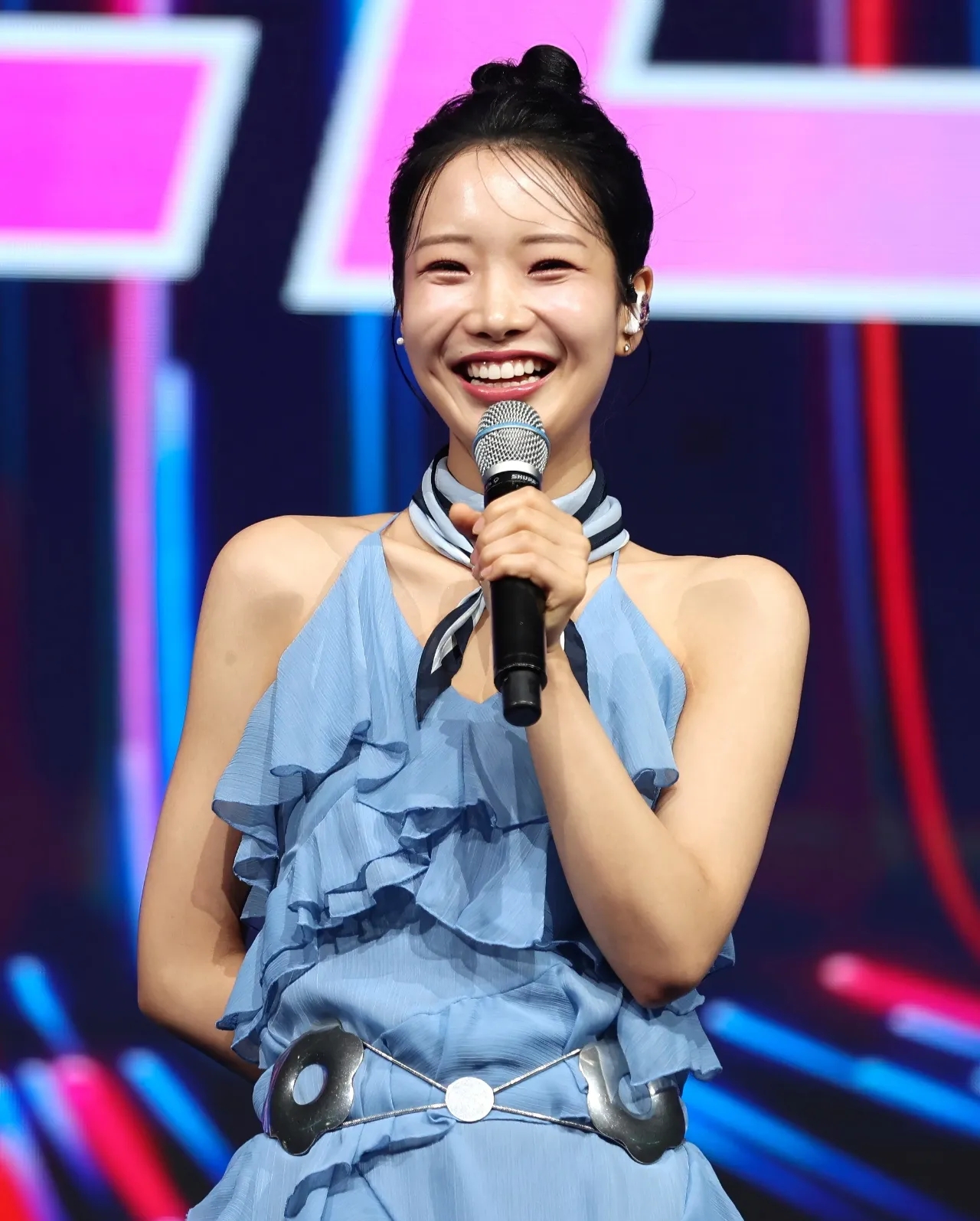 Behind-the-scenes cut of Kim Soyeon (2004)