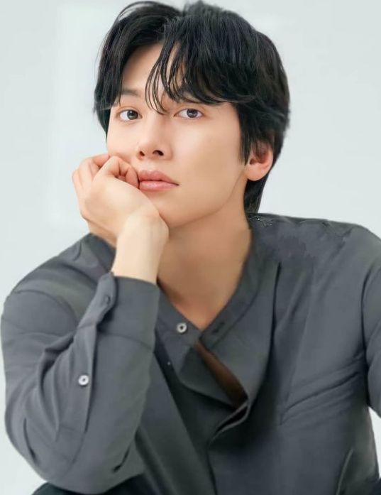 Behind-the-scenes cut of Ji Changwook