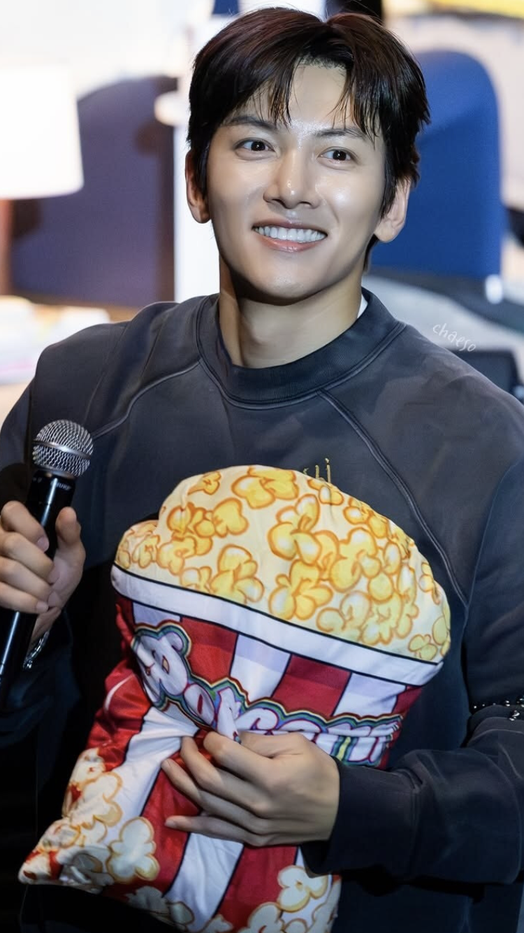 A moment captured by a fan of Ji Changwook