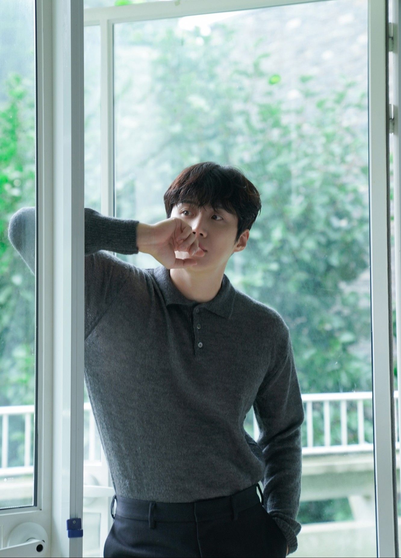 Behind-the-scenes cut of Kim Seonho