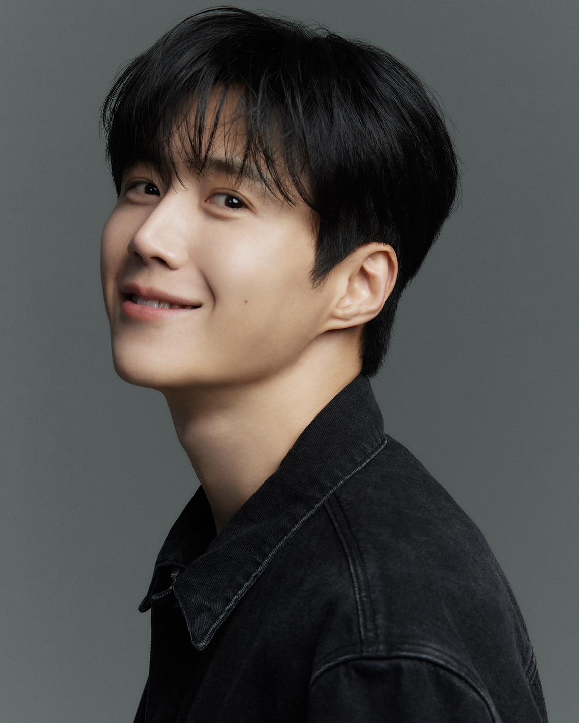 Behind-the-scenes cut of Kim Seonho