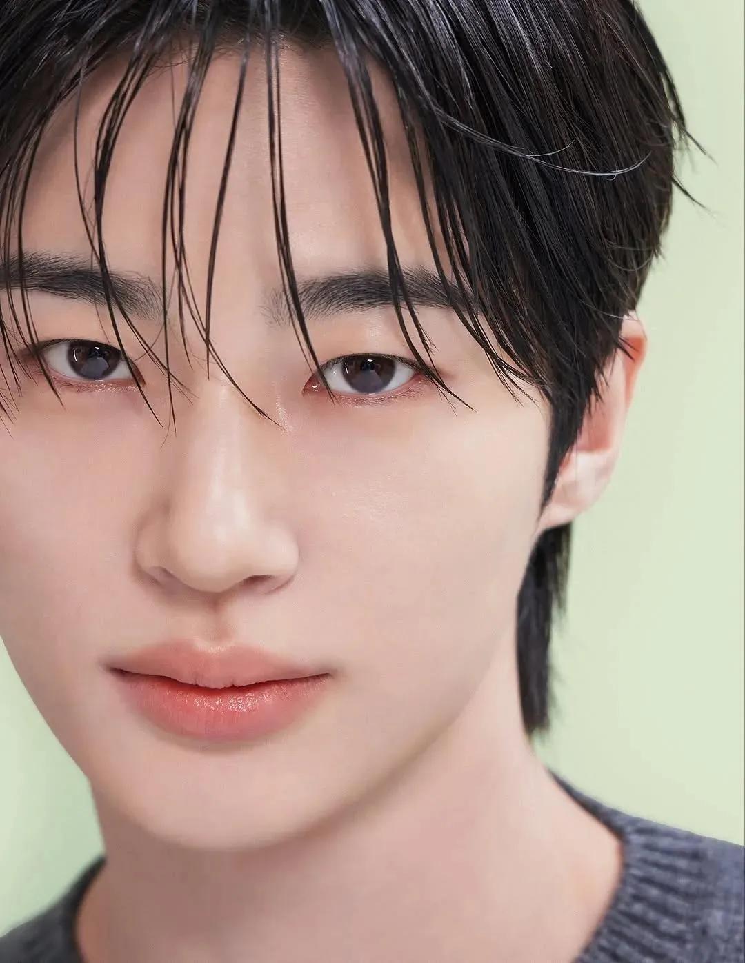 Recent activity shot of Byeon Wooseok