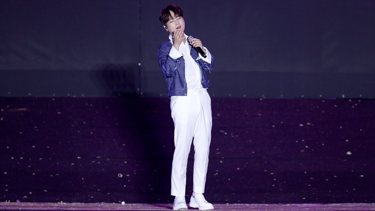 Behind-the-scenes cut of Lee Chanwon