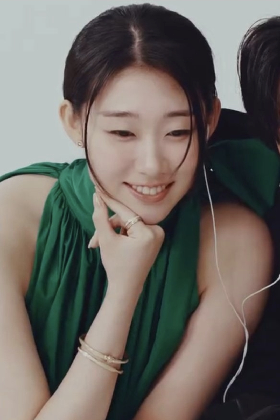 Behind-the-scenes cut of Han Yeji