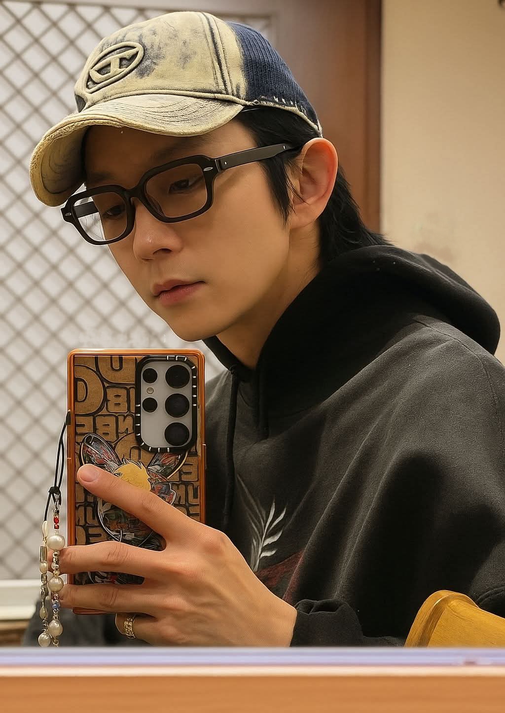 Behind-the-scenes cut of Lee Joongi