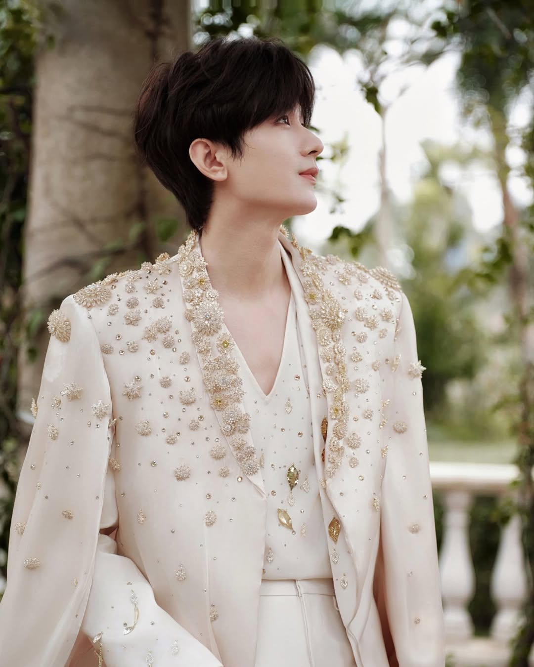 Behind-the-scenes cut of Cheng Yi