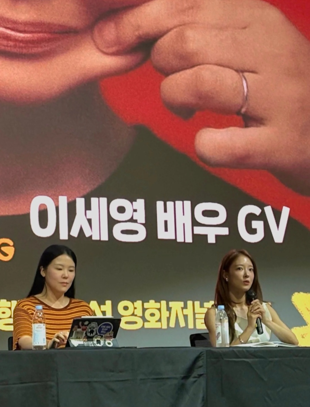 Behind-the-scenes cut of Lee Seyoung
