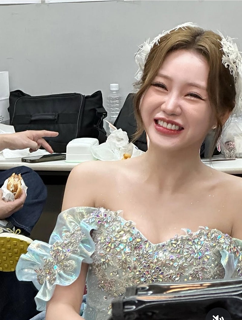 Emotional wallpaper shared by fans for Hong Jiyoon