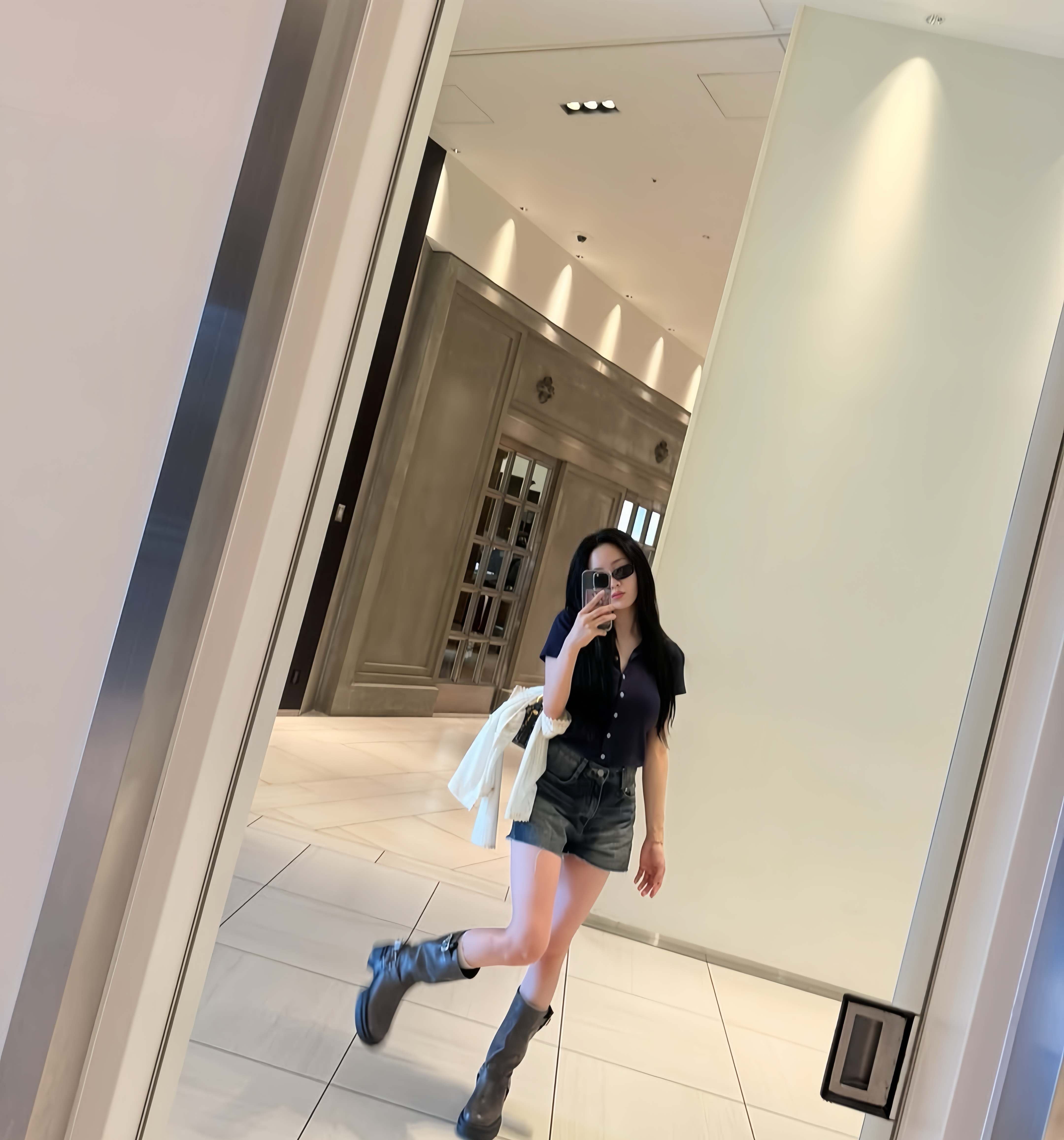Behind-the-scenes cut of Cho Yihyun