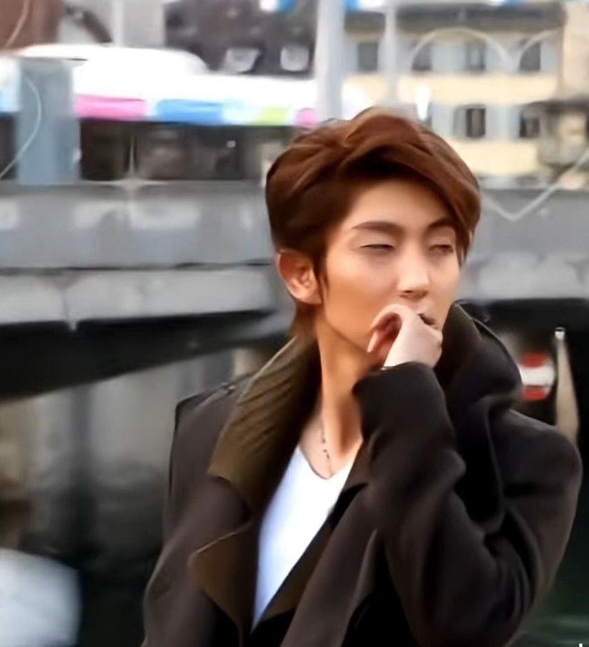 Behind-the-scenes cut of Lee Joongi