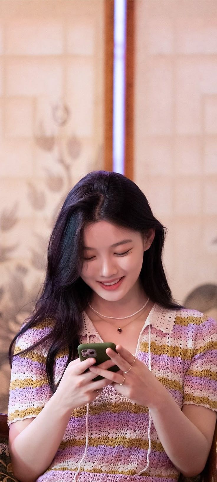 Emotional wallpaper shared by fans for Kim Youjung