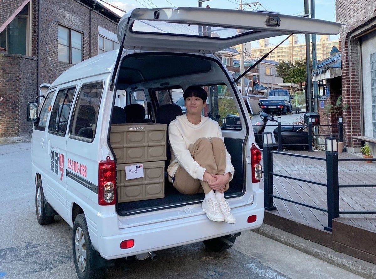 Behind-the-scenes cut of Lee Junyoung