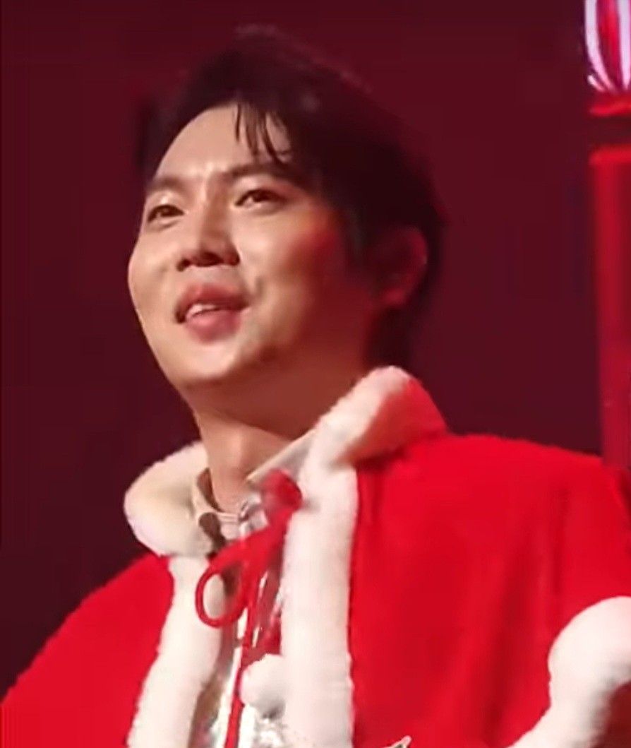 A moment captured by a fan of Son Taejin