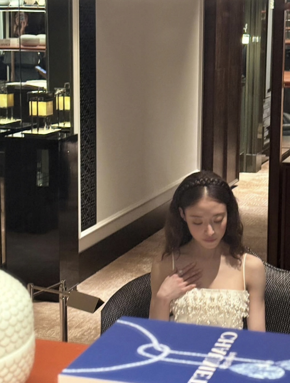 Behind-the-scenes cut of Lee Seyoung