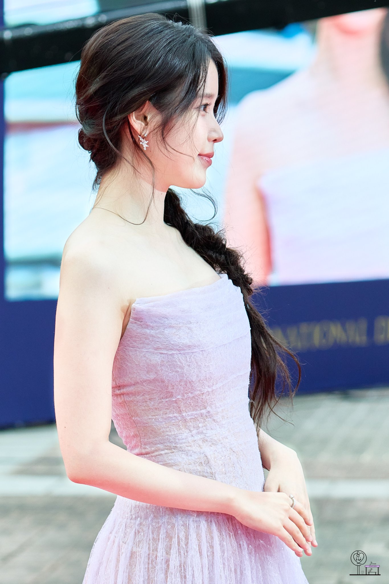 Behind-the-scenes cut of IU