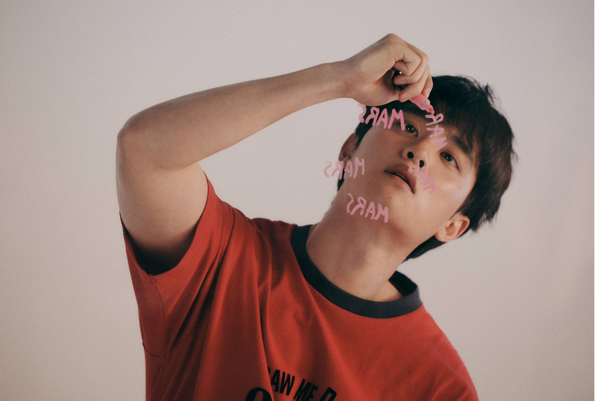 Cuplikan di balik layar dari Doh Kyungsoo (D.O.)