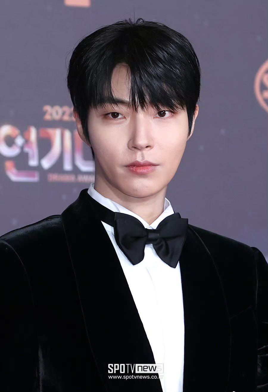 Behind-the-scenes cut of Hwang Inyoup