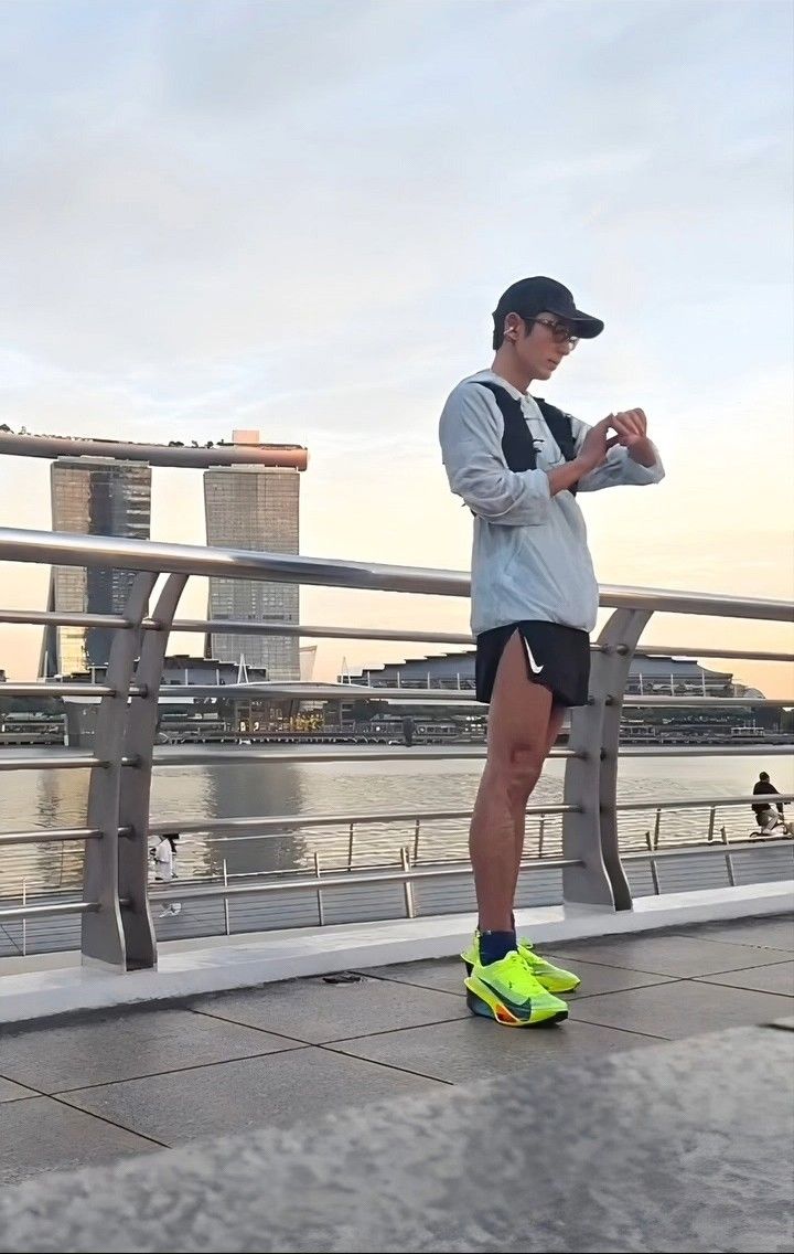 A moment captured by a fan of Lee Joongi