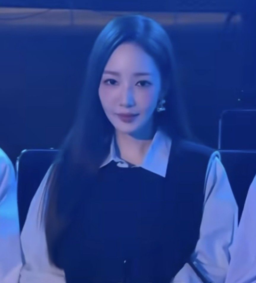 Foto terbaru dari Park Minyoung