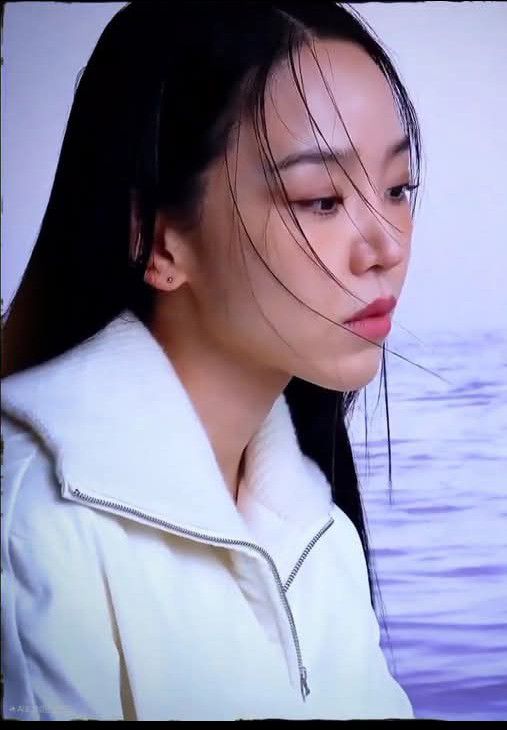 Behind-the-scenes cut of Shin Haesun