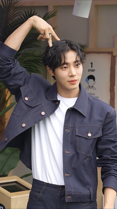 Emotional wallpaper shared by fans for Choo Youngwoo