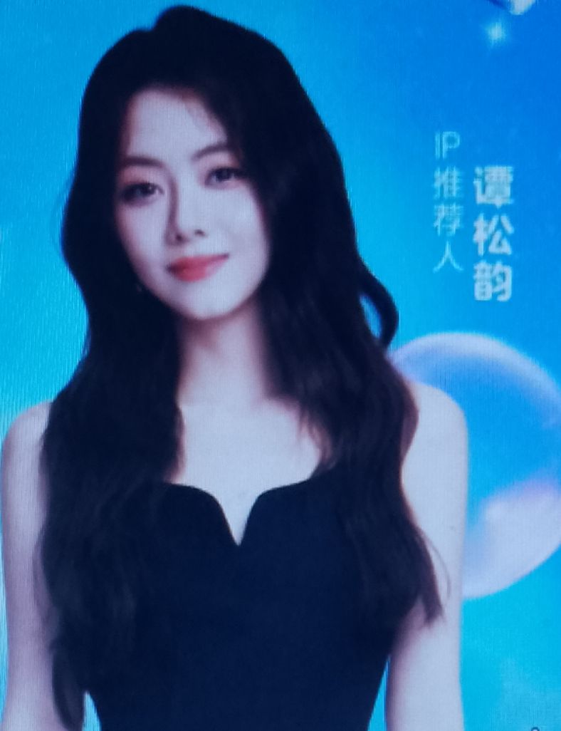 Behind-the-scenes cut of Tan Song Yun