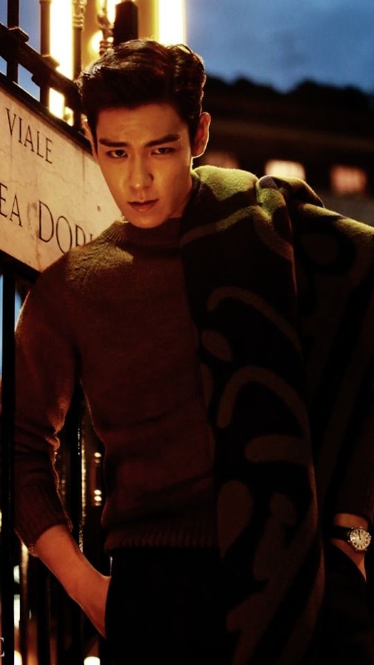 Special wallpaper made by T.O.P's fans