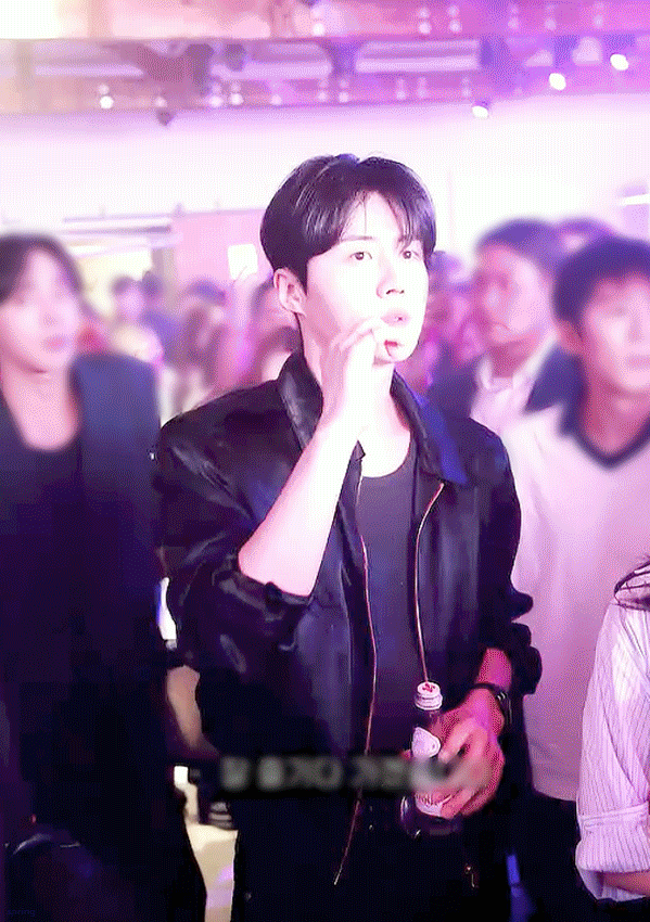 キム・ソンホの最近の活動ショット