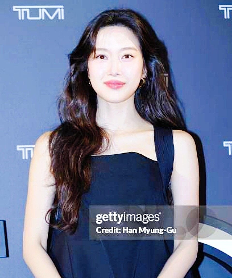 Behind-the-scenes cut of Mun Kayoung