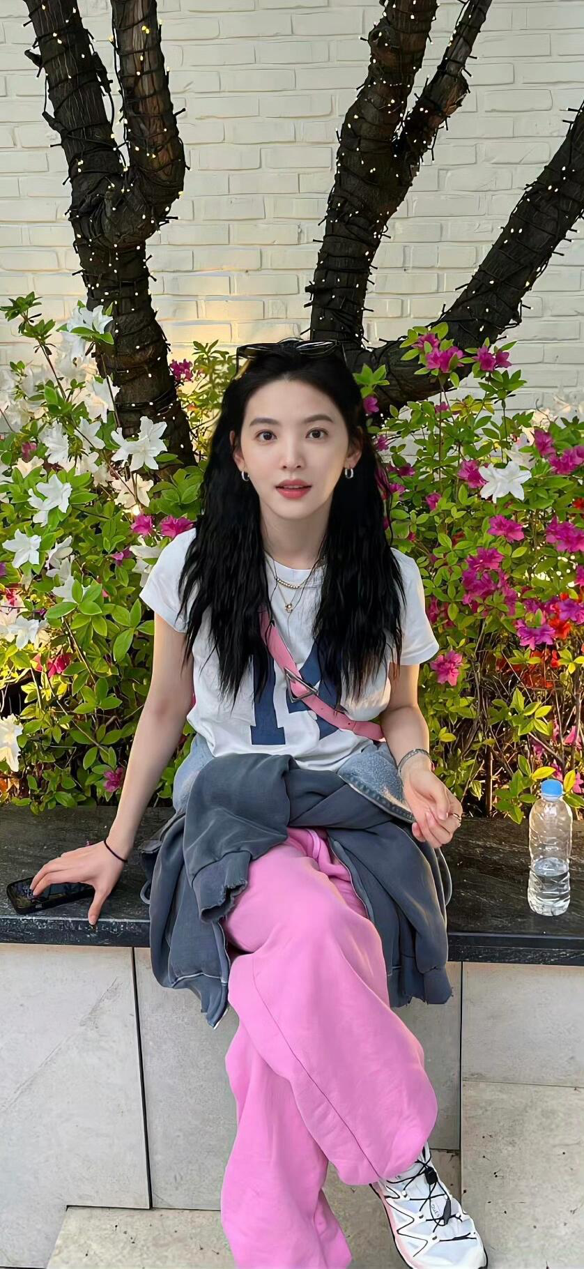 Emotional wallpaper shared by fans for Zhang Ruonan