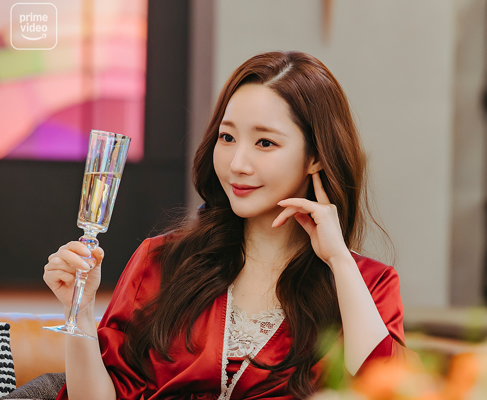 Behind-the-scenes cut of Park Minyoung